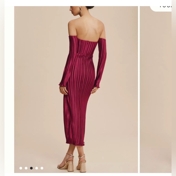 L'IDEE GATSBY COLD-SHOULDER MIDI DRESS in red berry - Picture 10 of 10